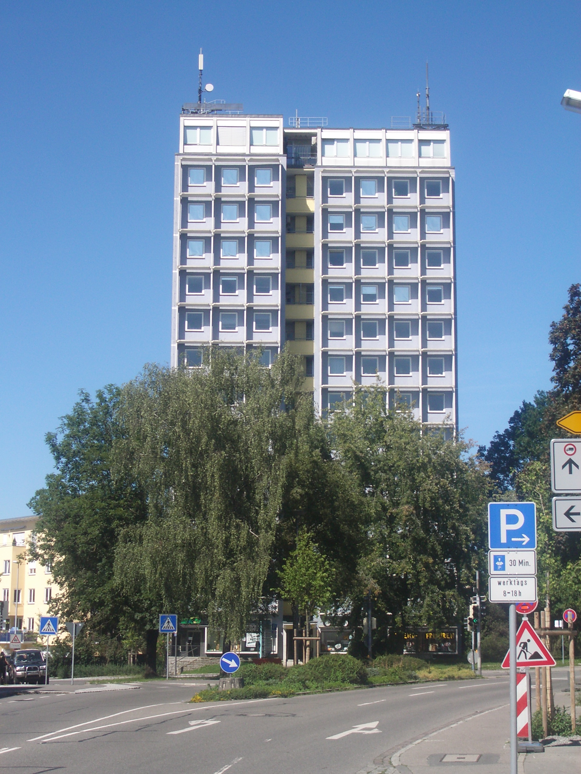 Ravensburg_Hochhaus_am_Goetheplatz_2007